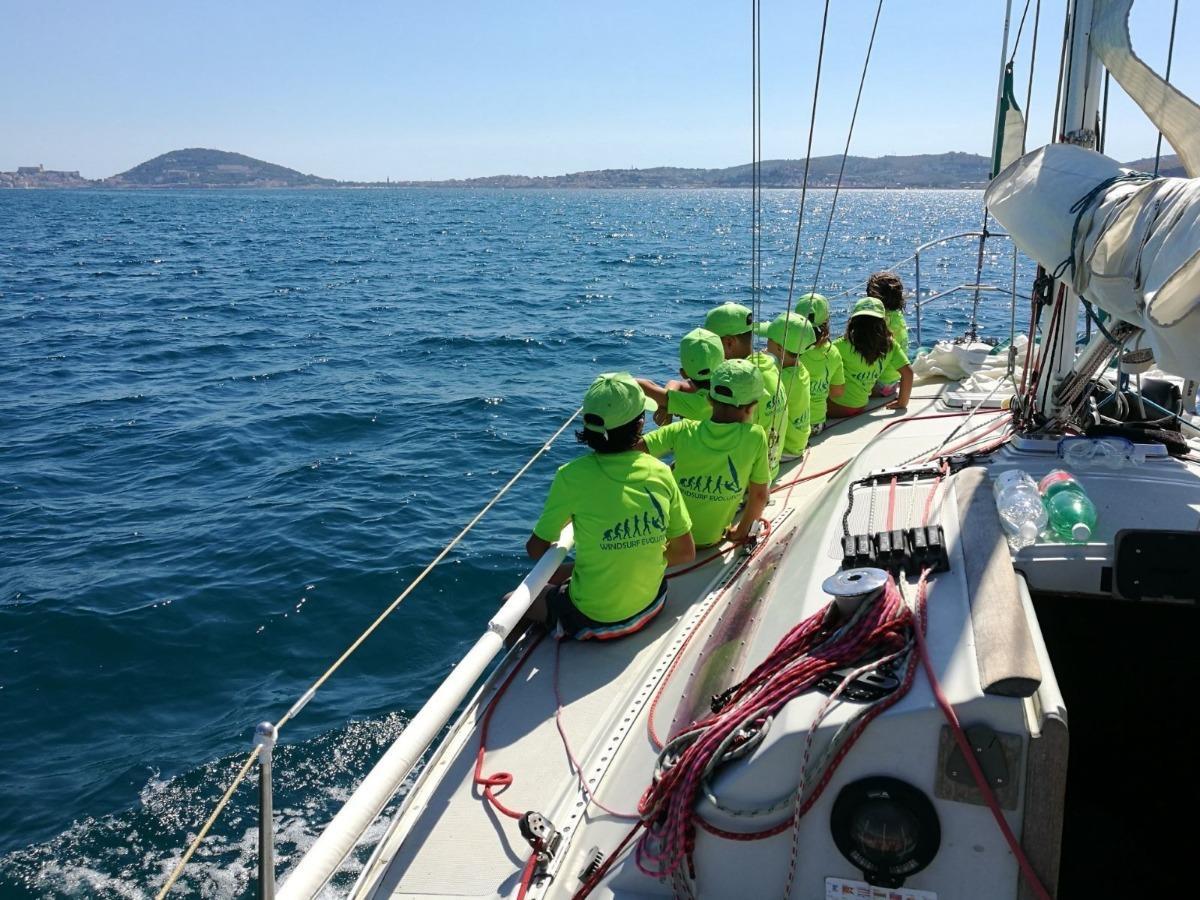 Vela/ Surf / Sup per gli appassionati di sport acquatici.