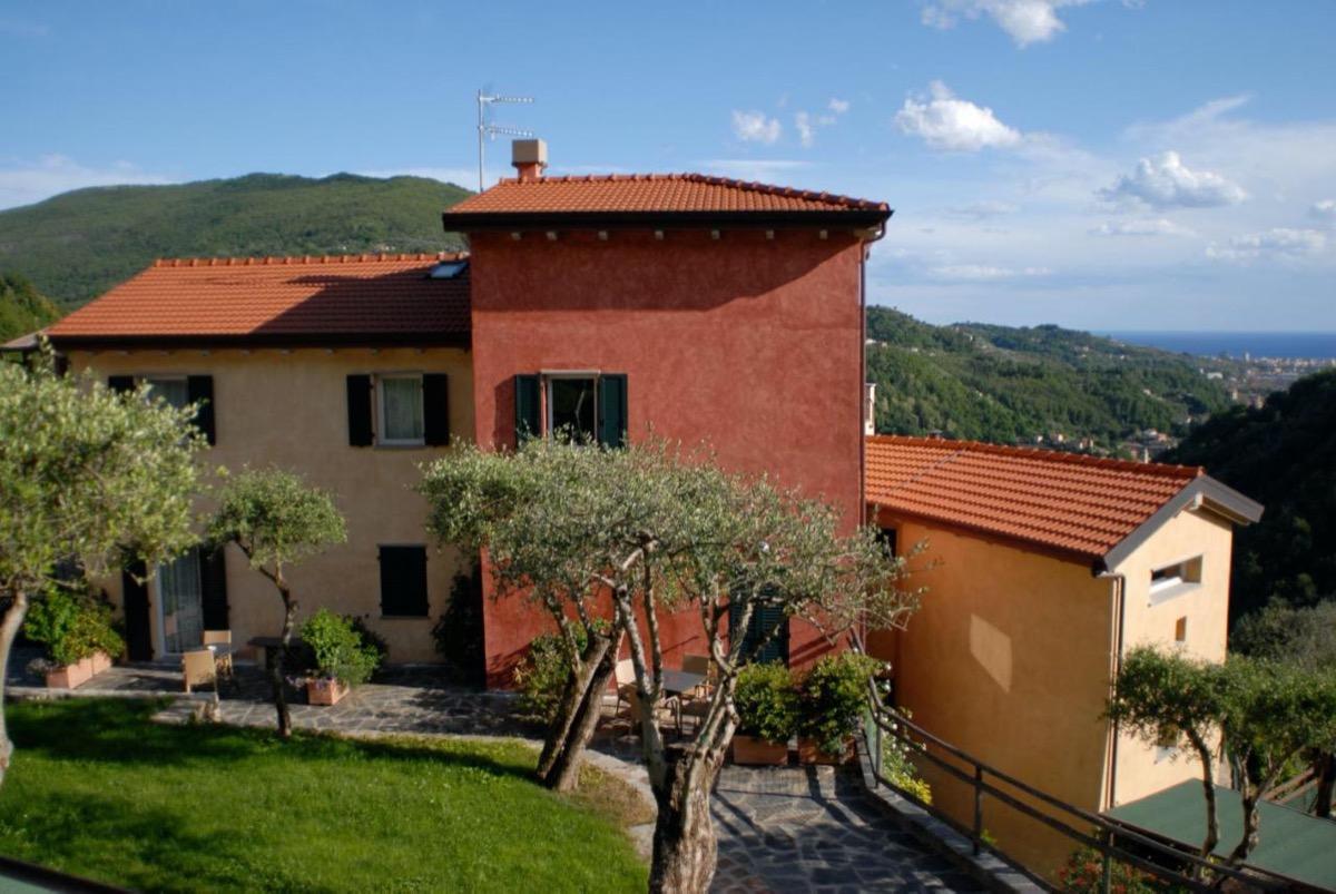 Villa Paggi bnb, il Mar Ligure sullo sfondo