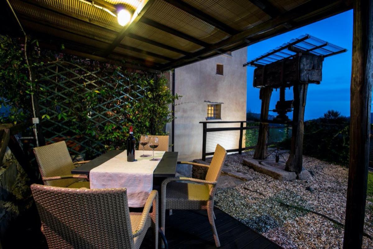 Villa Paggi country house, il gazebo privato della camera "Genova"