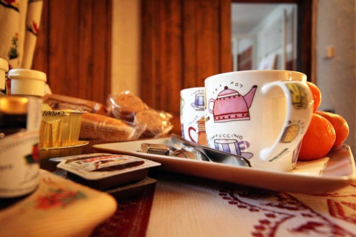 La colazione di CHAMBRE D'HOTES MAISON DOMINIQUE