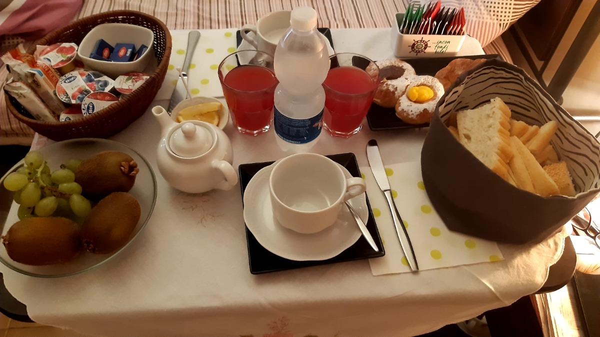La colazione di B&B LE CAMPANE