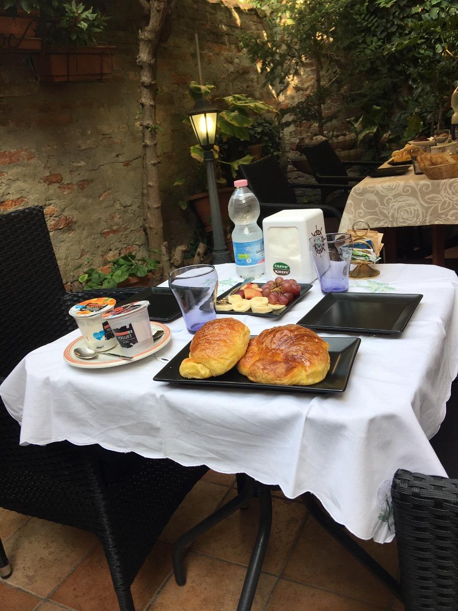 La colazione di B&B LE CAMPANE