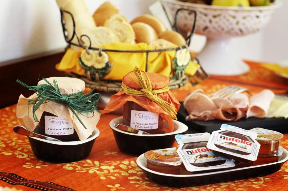 La colazione di ALLA CORTE DEL PICCHIO ROOM & BREAKFAST