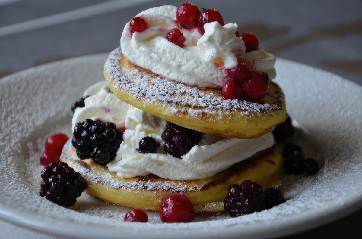 Pan cake con panna e frutti di bosco
