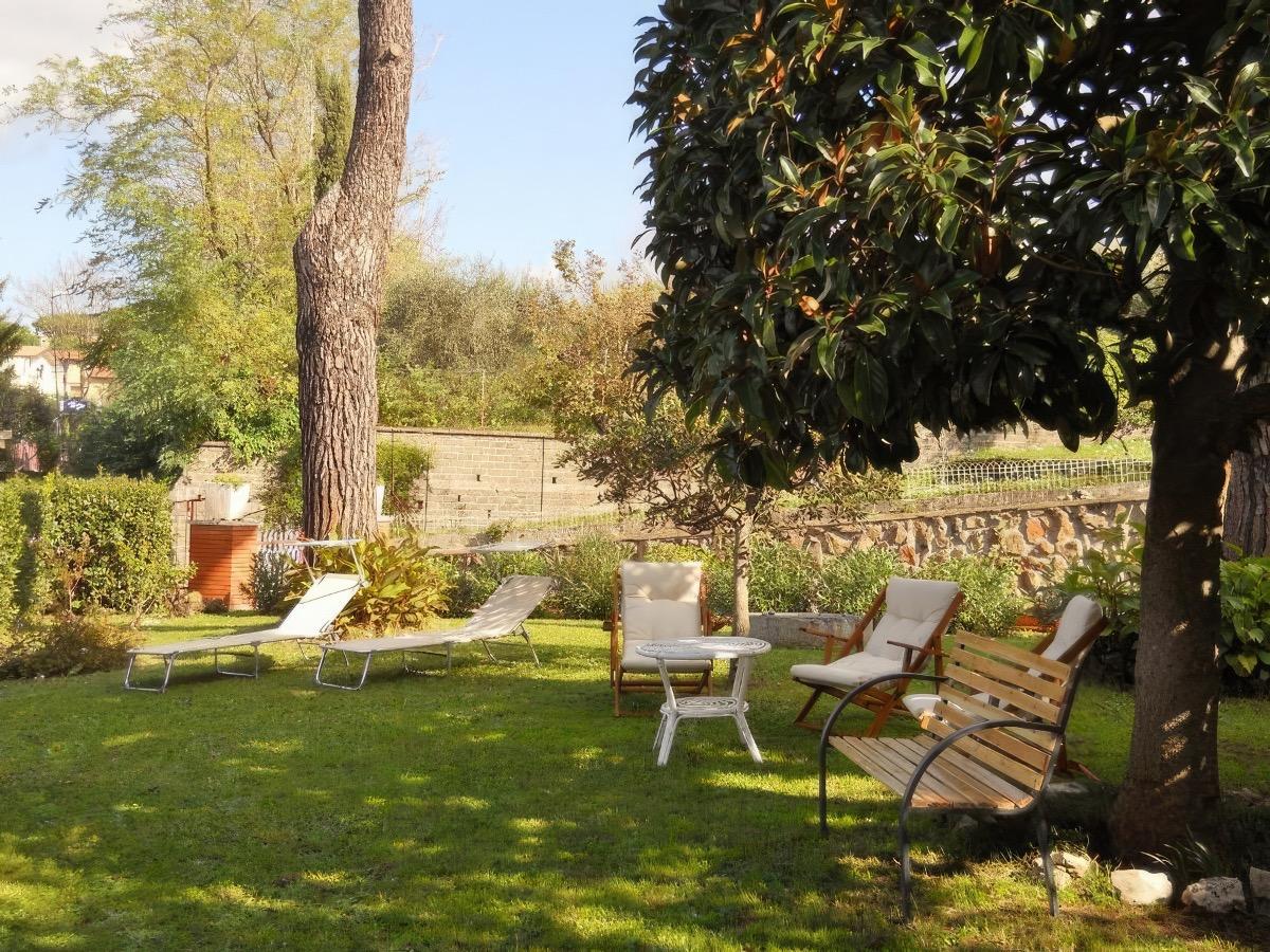 Giardino nel periodo estivo