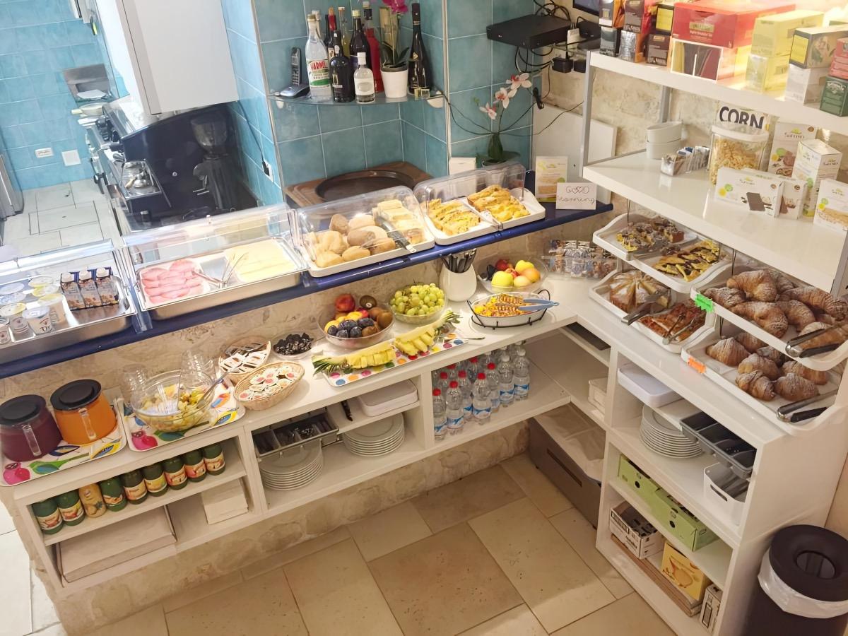 La colazione di CONERO CAMERE B&B