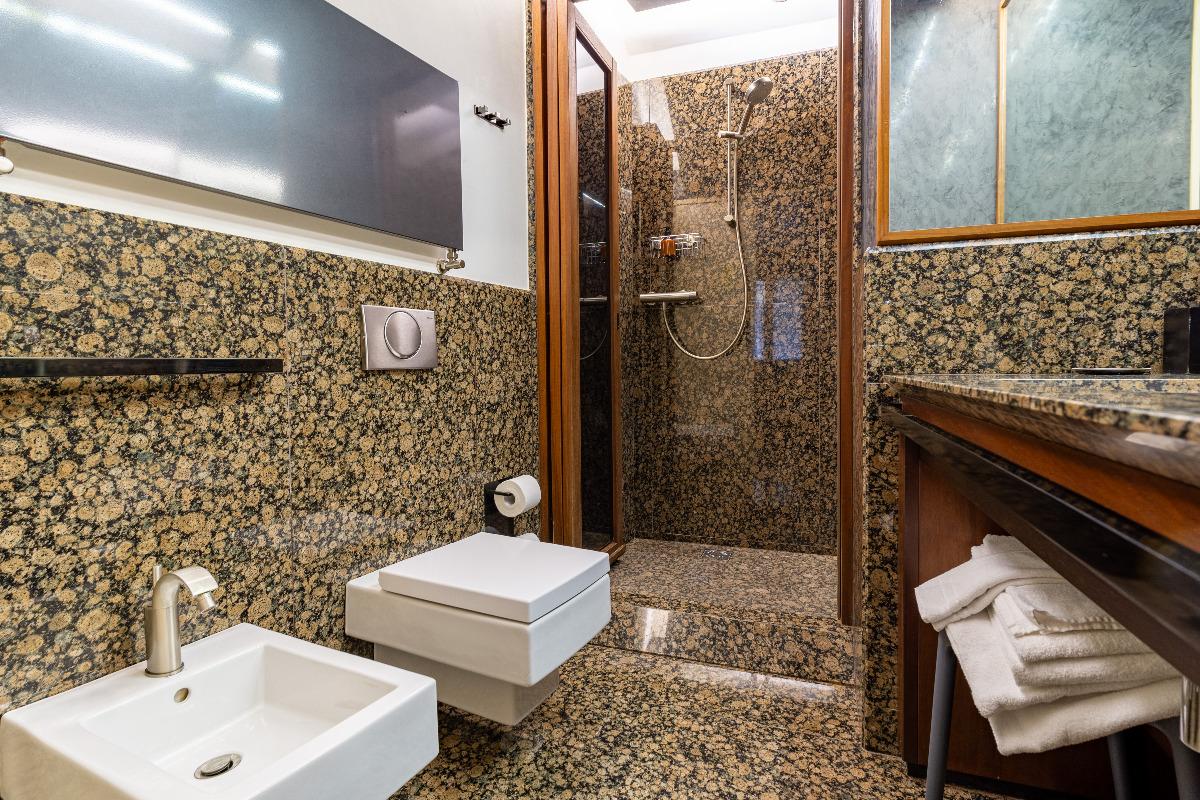 APPARTAMENTO EST BAGNO