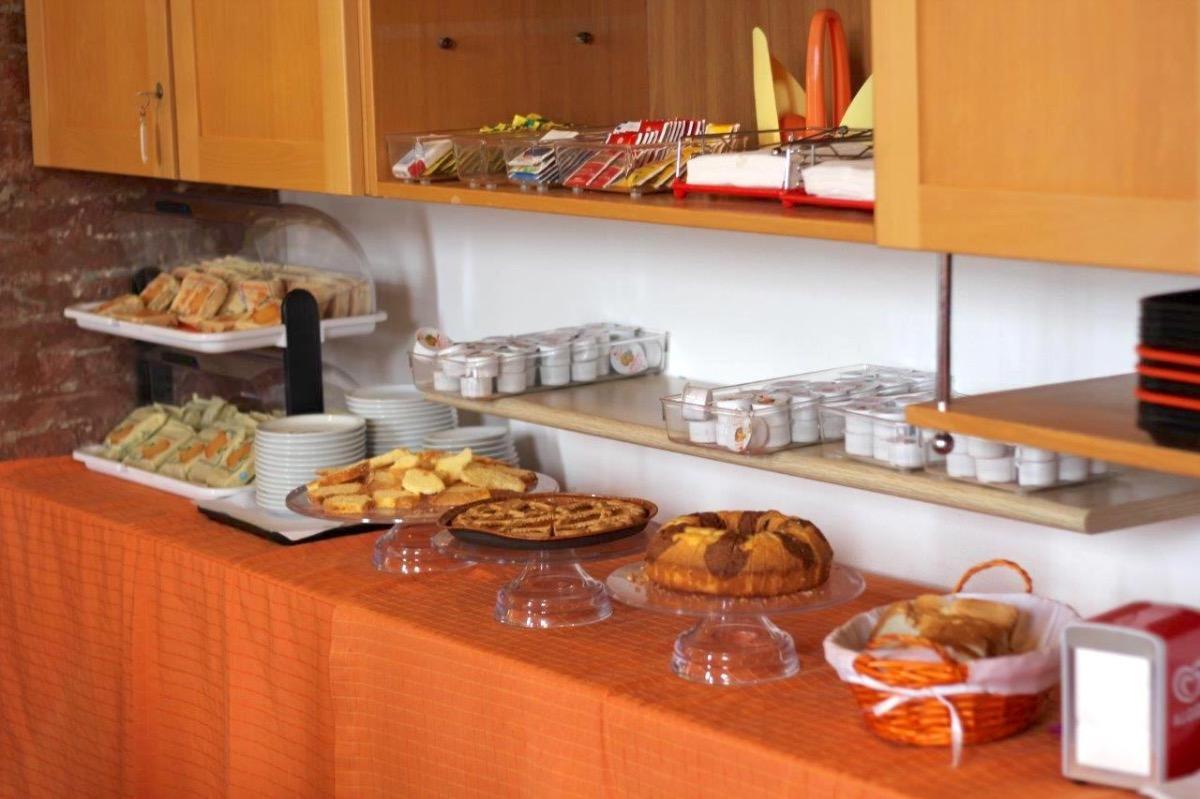 La colazione di STUDENT'S HOSTEL GOWETT
