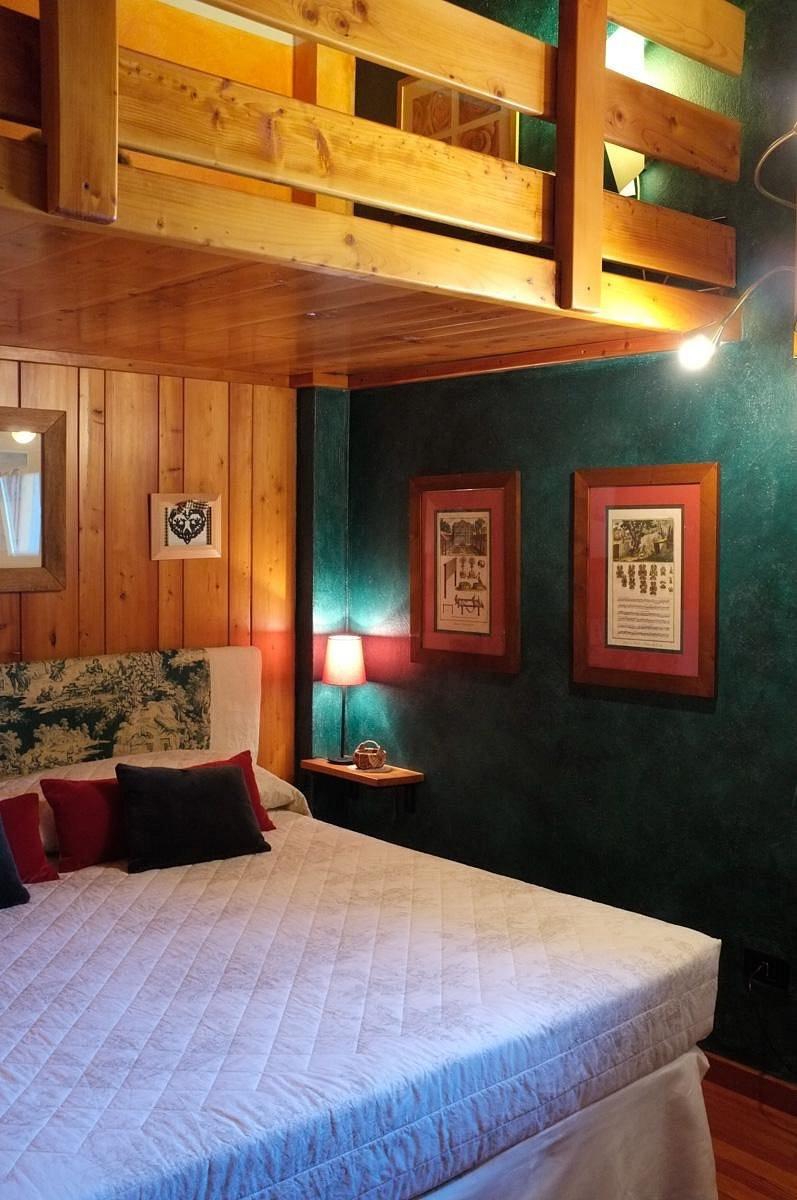 Scorcio camera n. 1 e soppalco.