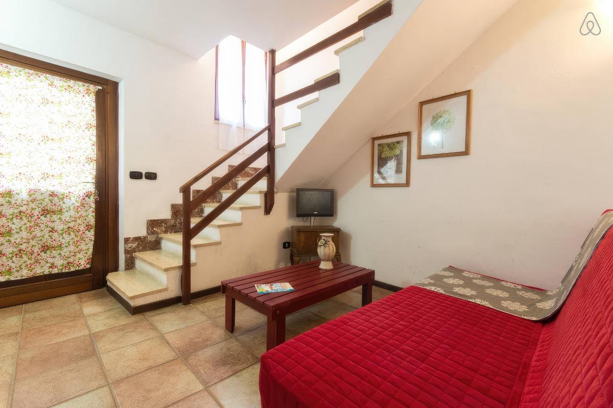 appartamento rosa rossa