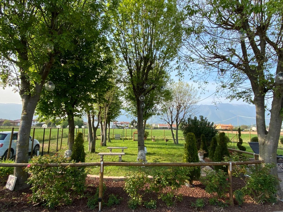 Il giardino con vista sulle montagne