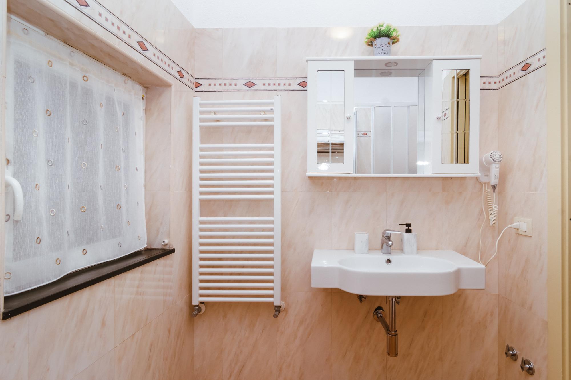 camera familiare bb vignola levanto, dettaglio bagno