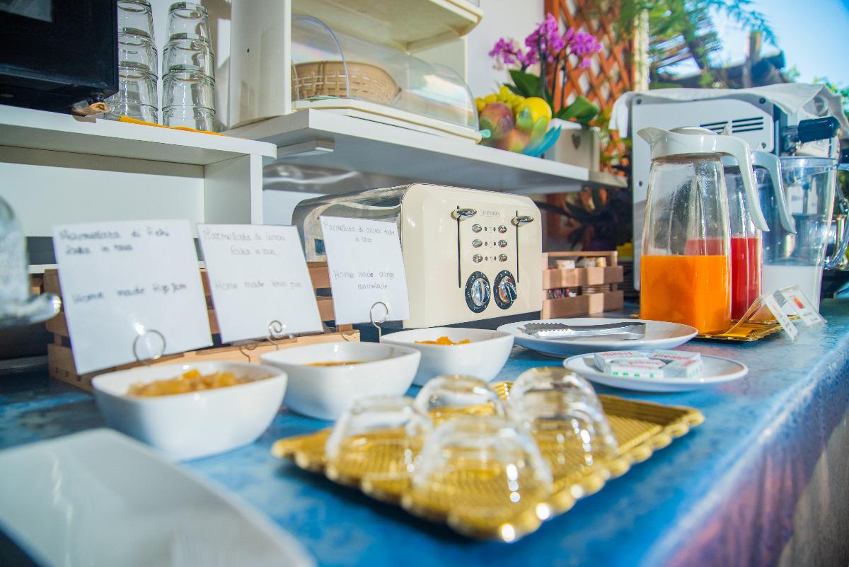 La colazione di RAVELLO ROOMS