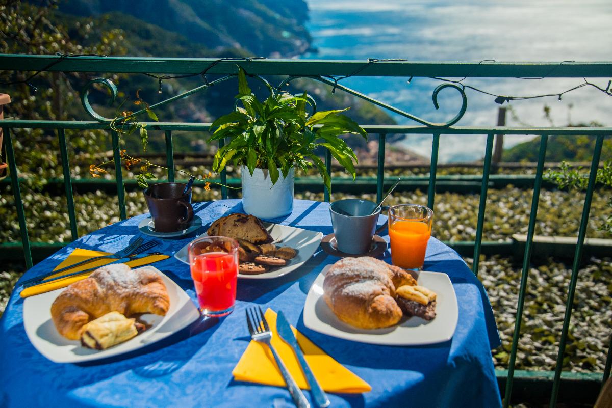La colazione di RAVELLO ROOMS