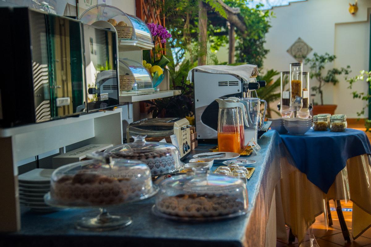 La colazione di RAVELLO ROOMS