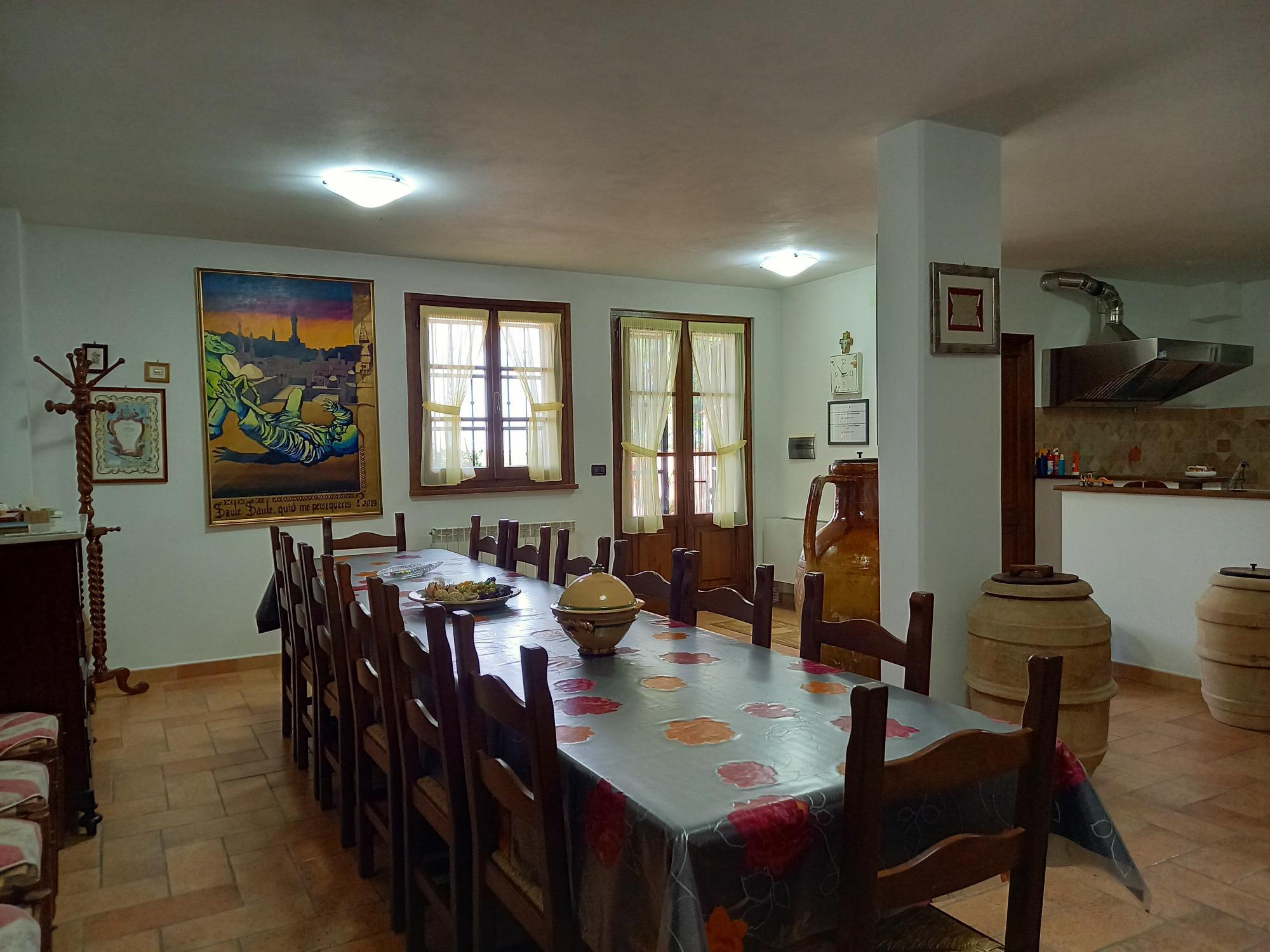 Scopri i prodotti tipici e la storia dell'Agriturismo Annamaria nell'accogliente sala degustazione vicino a Castiglione del Lago e Cortona.