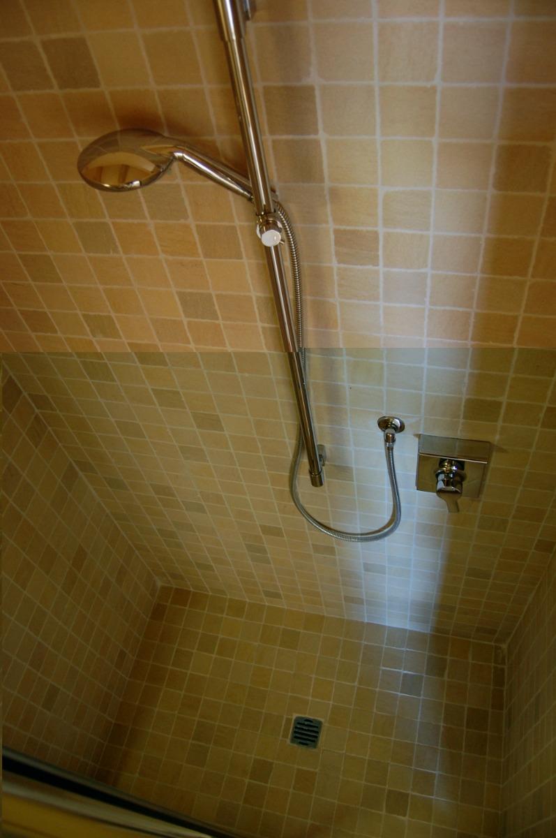 l'Aqulone: vista della doccia