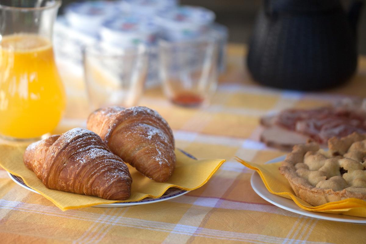 La colazione di B&B CASCINA MONCRAVA