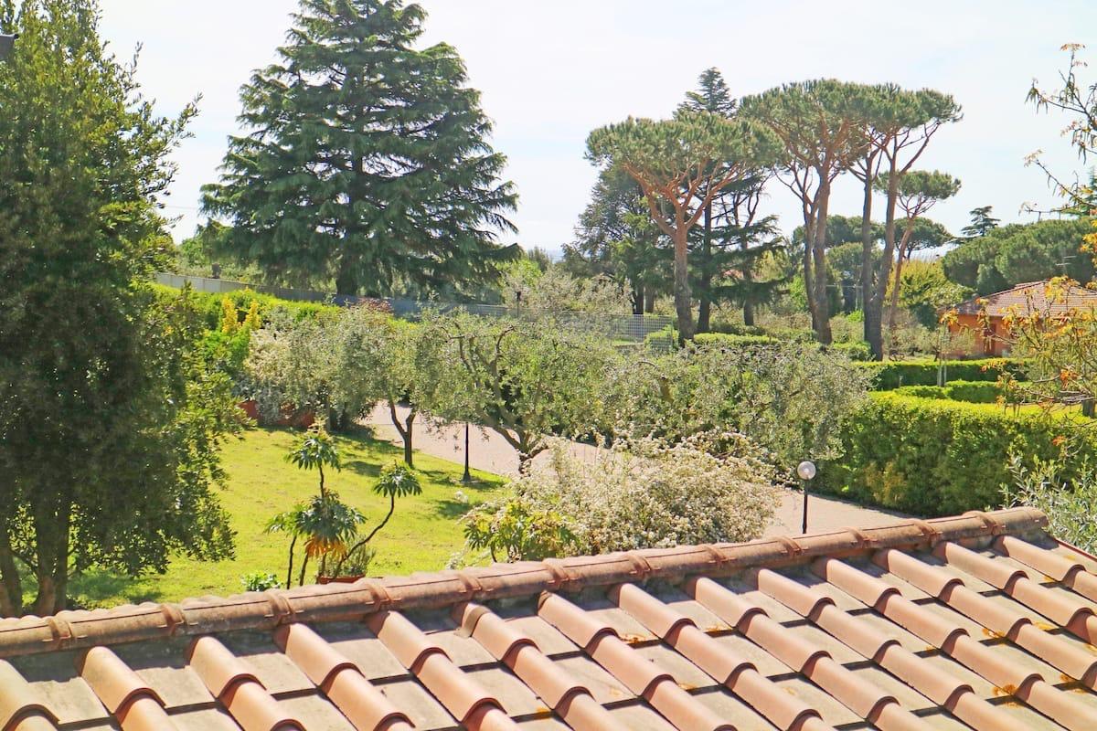 B&B Ai Glicini Castelli Romani - panorama sul giardino