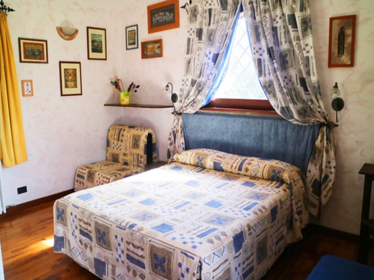 B&B Ai Glicini Castelli Romani - camera matrimoniale con bagno interno