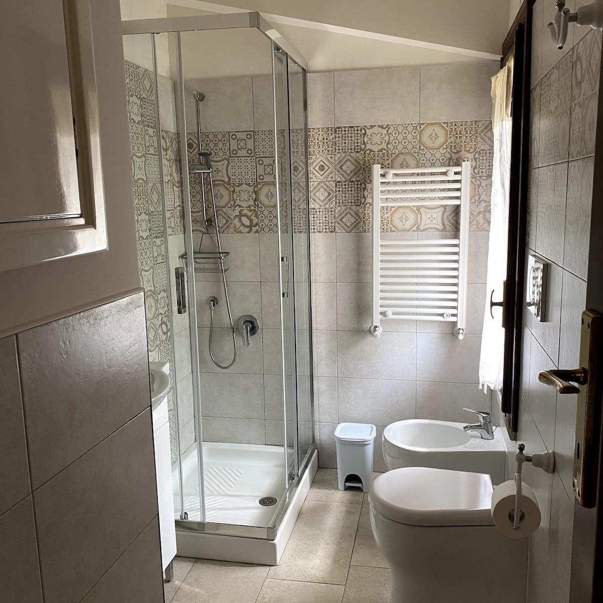 B&B Ai Glicini Castelli Romani - bagno della camera matrimoniale