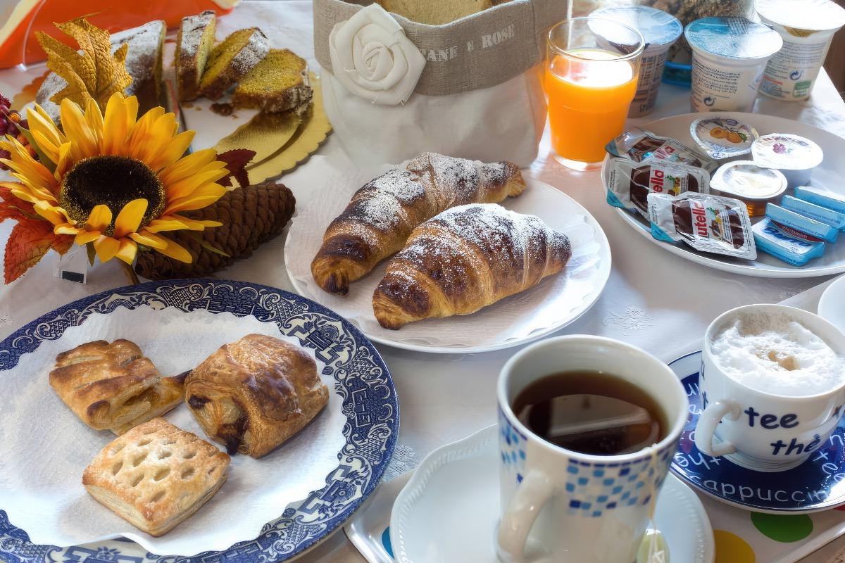 La colazione di B&B DELLE CAPINERE