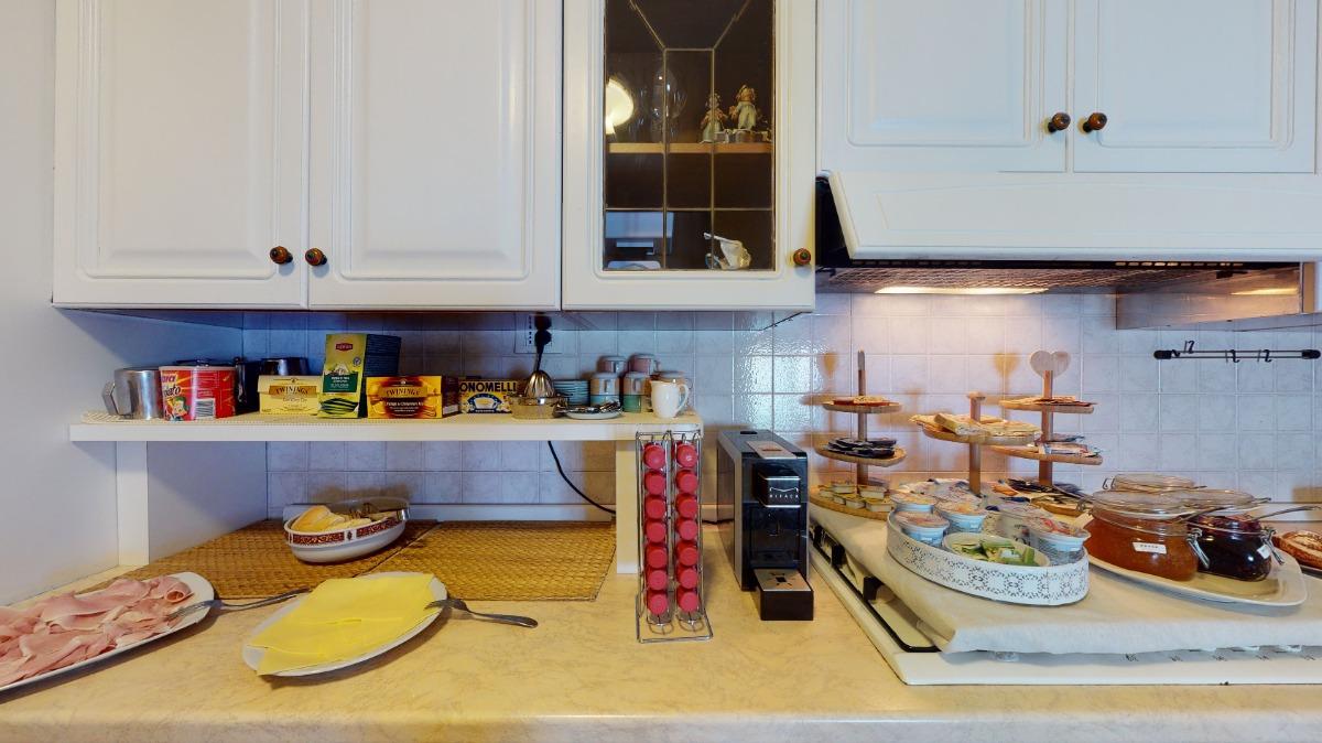 La colazione di B&B LA CANONICA - SVEGLIARSI A VEREZZI