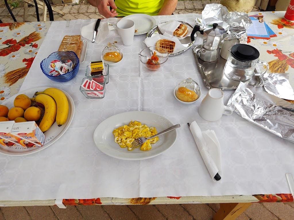 La colazione di B&B PRATI DI MUGNANO