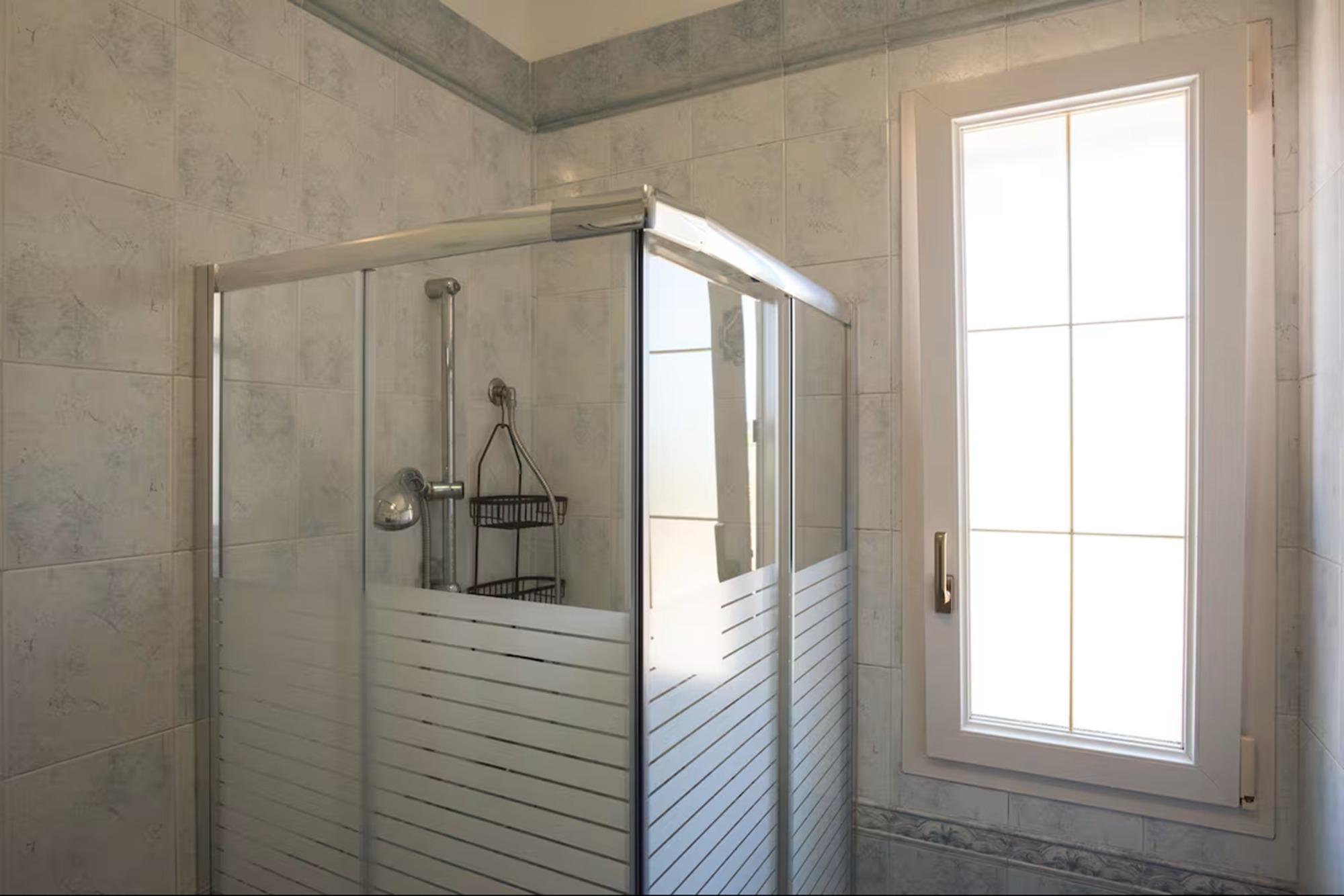 Vista doccia del bagno privato