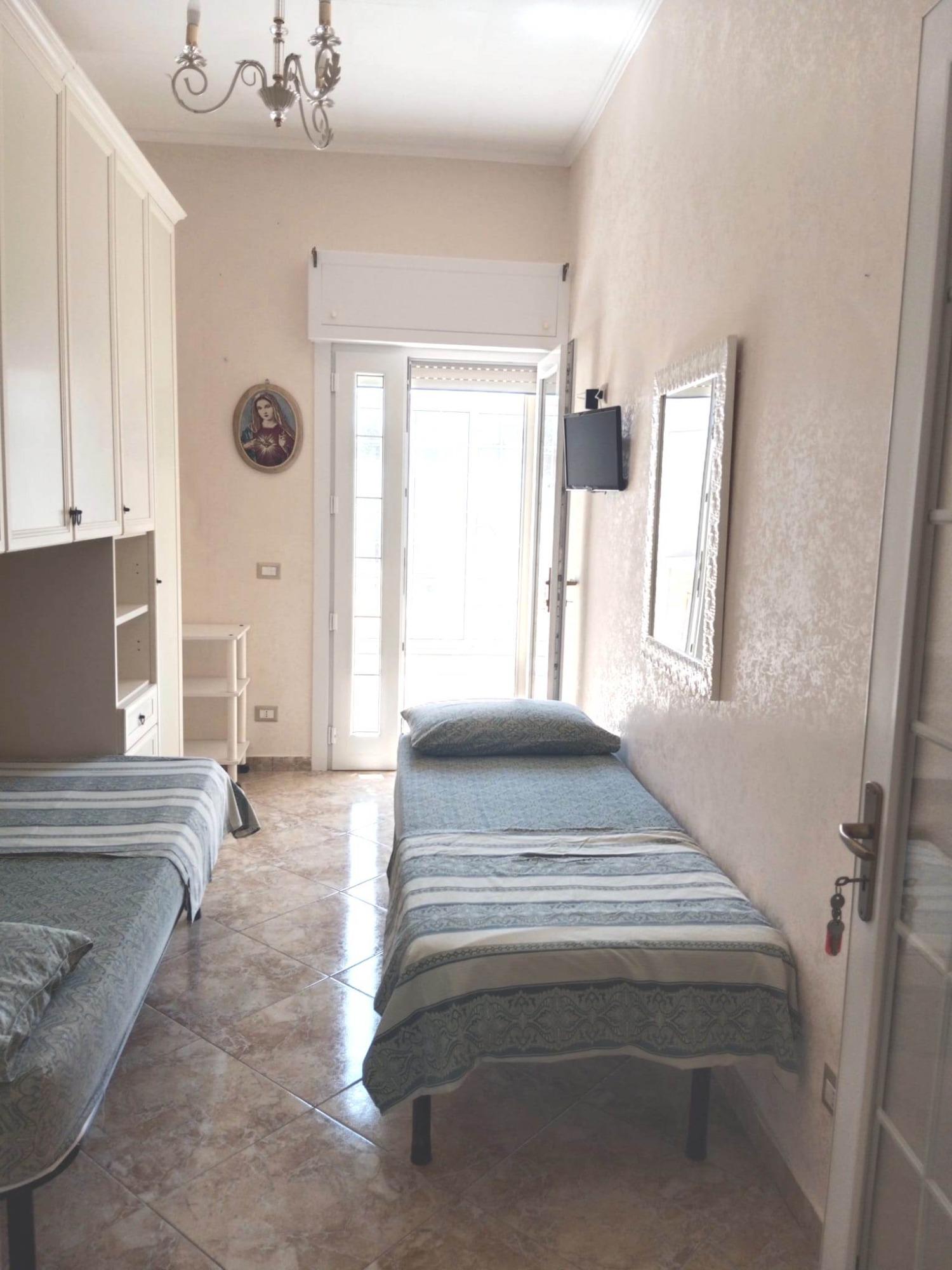 Camera  da letto singola più letto per bambino