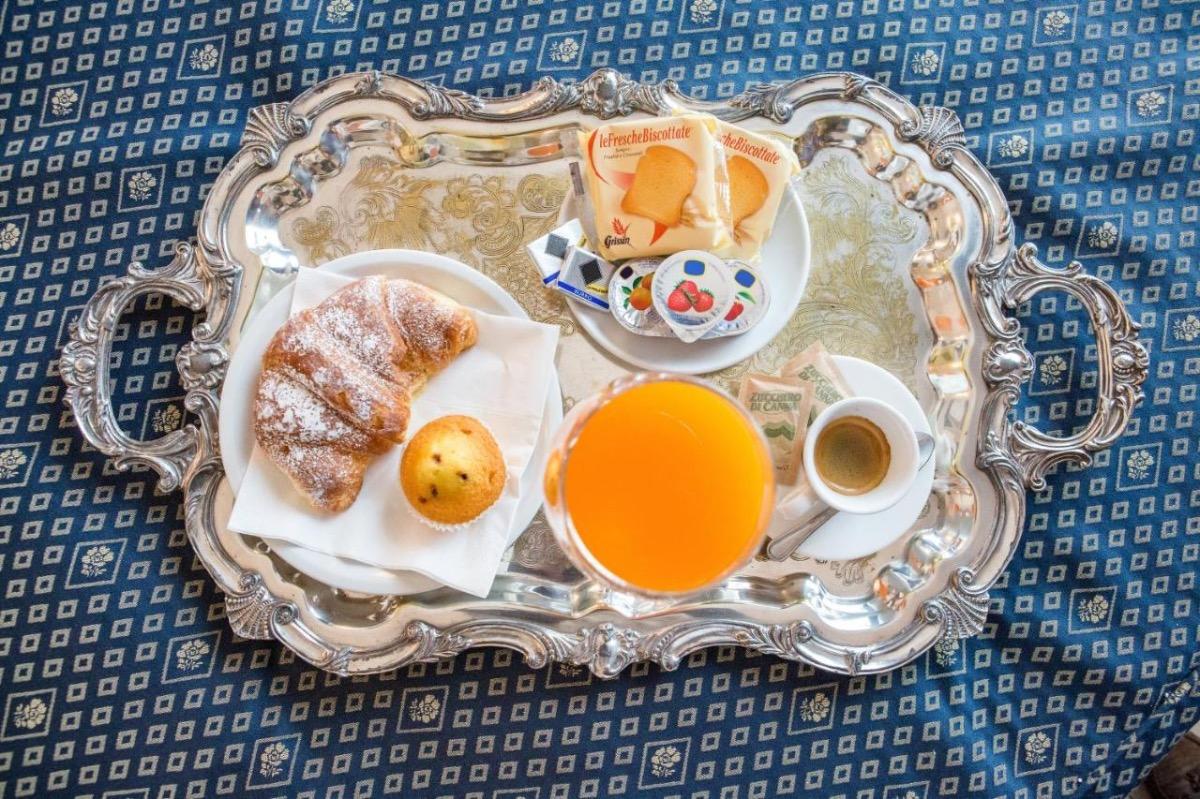 La colazione di HOTEL LEONARDO