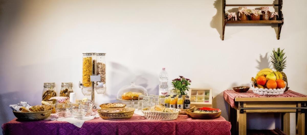 La colazione di COUNTRY HOUSE  LA FINESTRA SUL CONERO