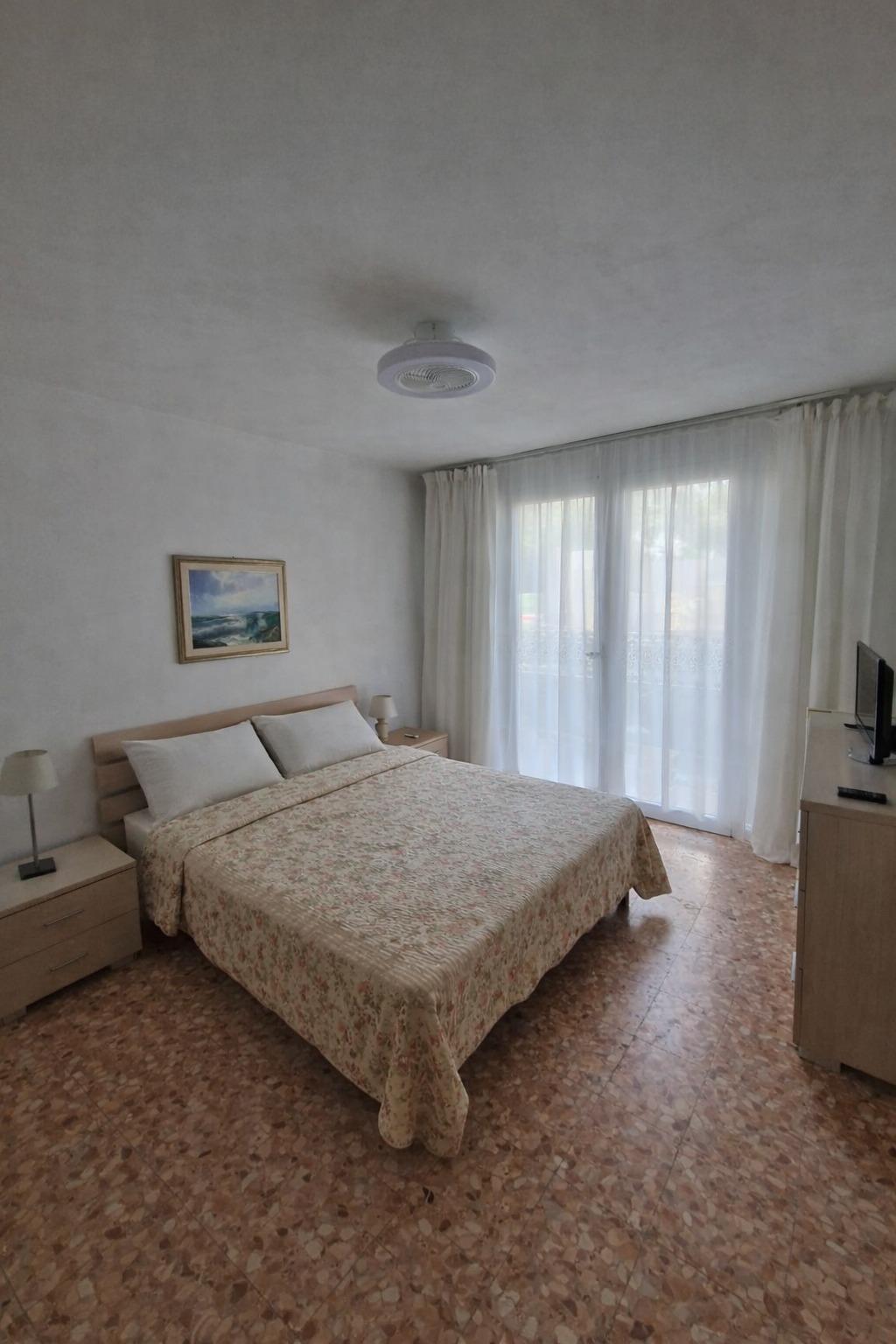 Camera matrimoniale con ingresso indipendente cortile