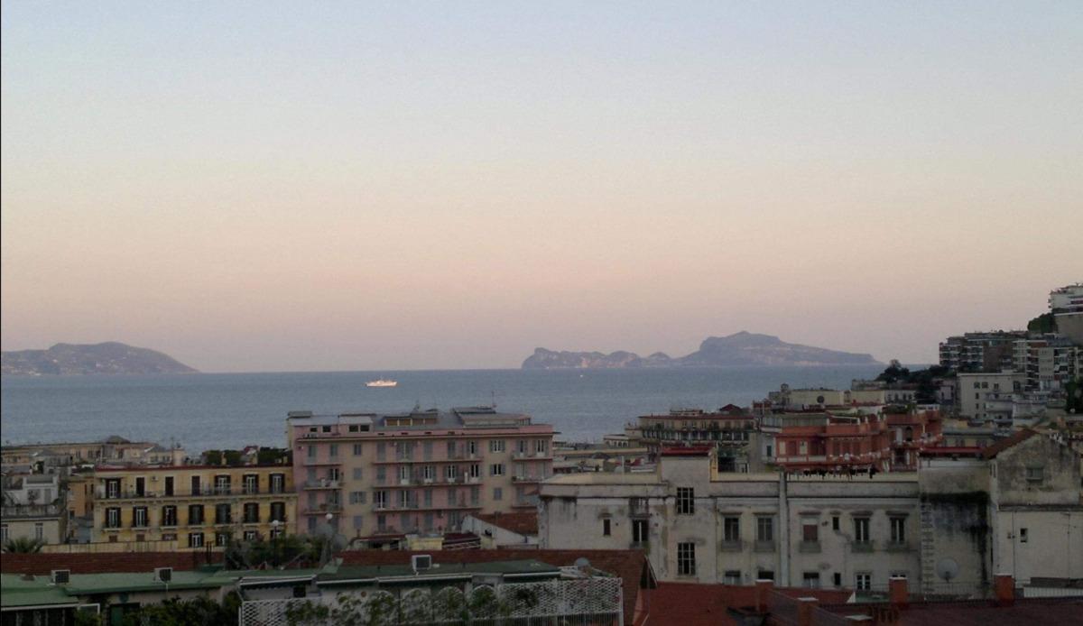 Capri dal balcone della colazione - View of Capri from the breakfast balcony