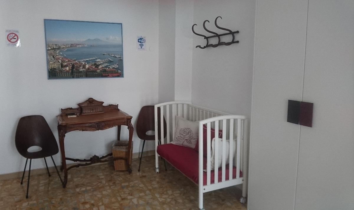 Scrivania, Divanetto/Culla - Desk, Sofa/Cradle