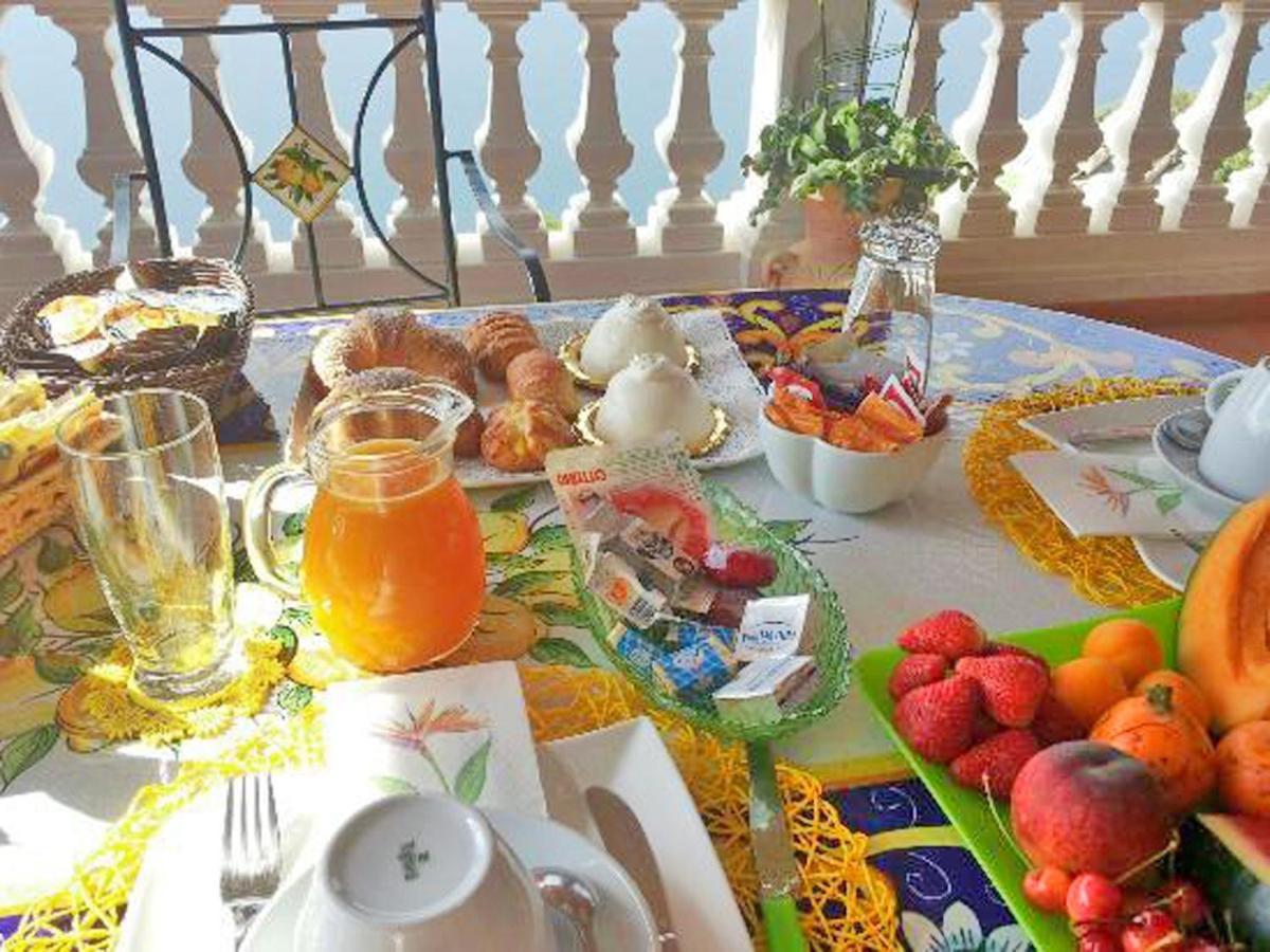 La colazione di B&B IL PAVONE
