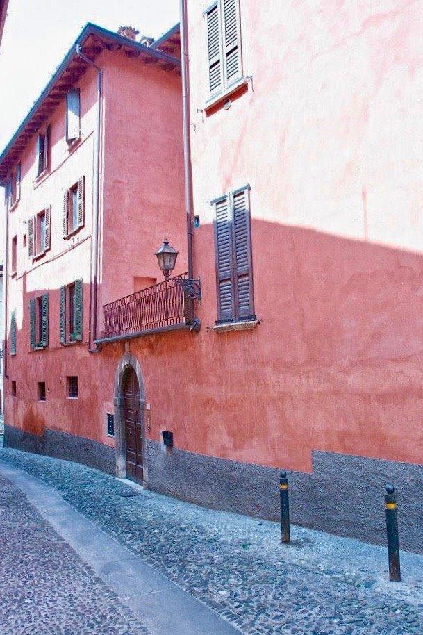 Entrata del palazzo storico in cui c'è la struttura