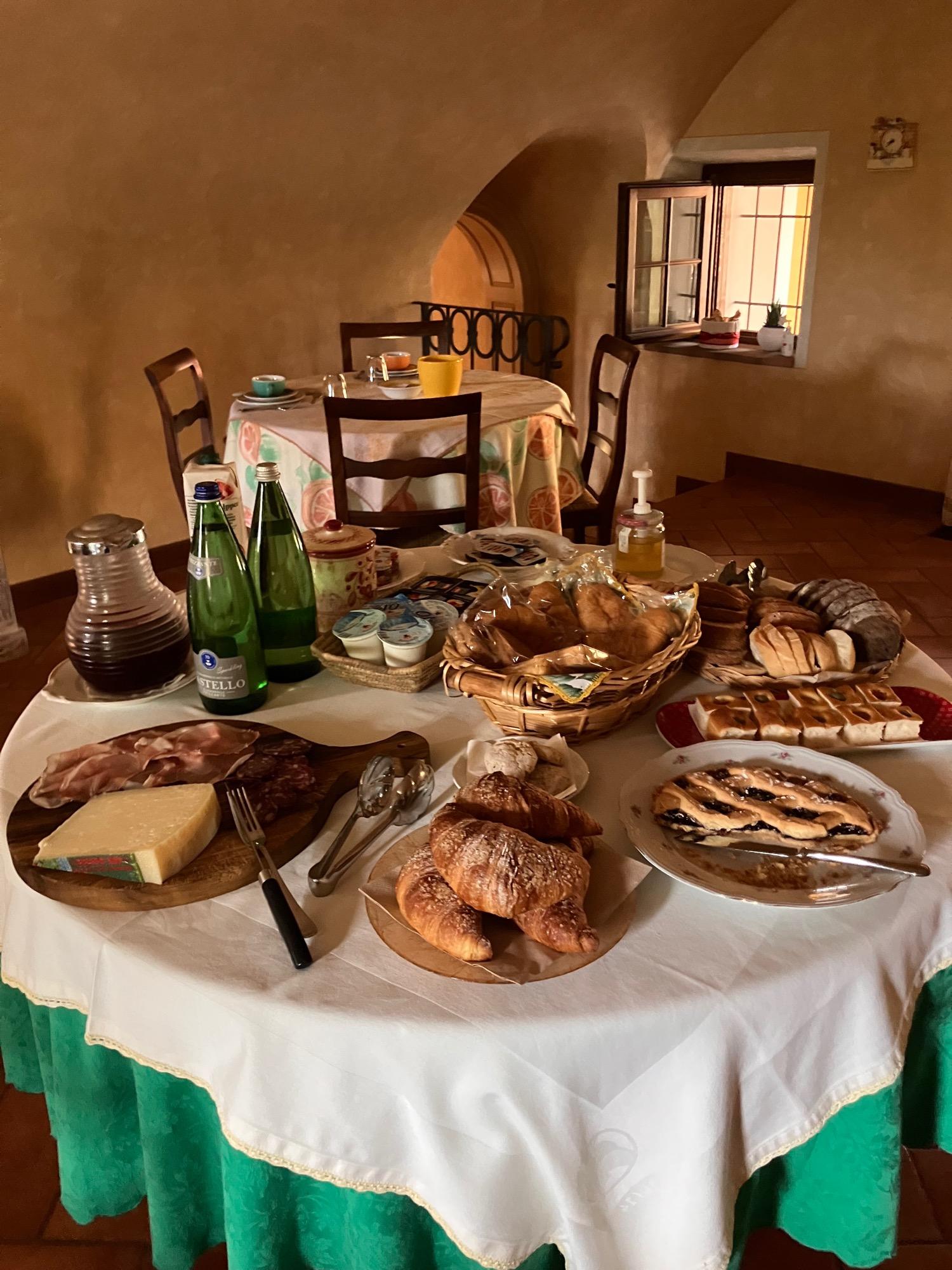 La colazione di AGRITURISMO MACESINA