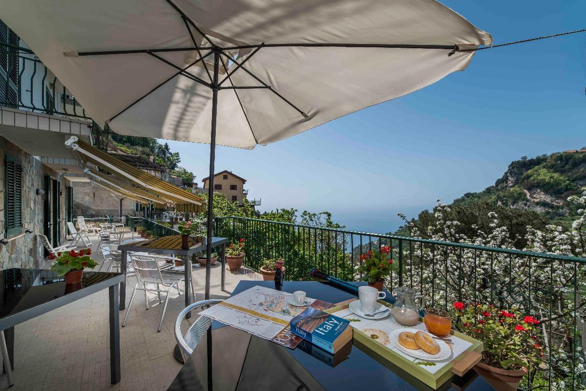 Terrazzo condiviso dalle camere Poppy, Sunflower e Jasmine