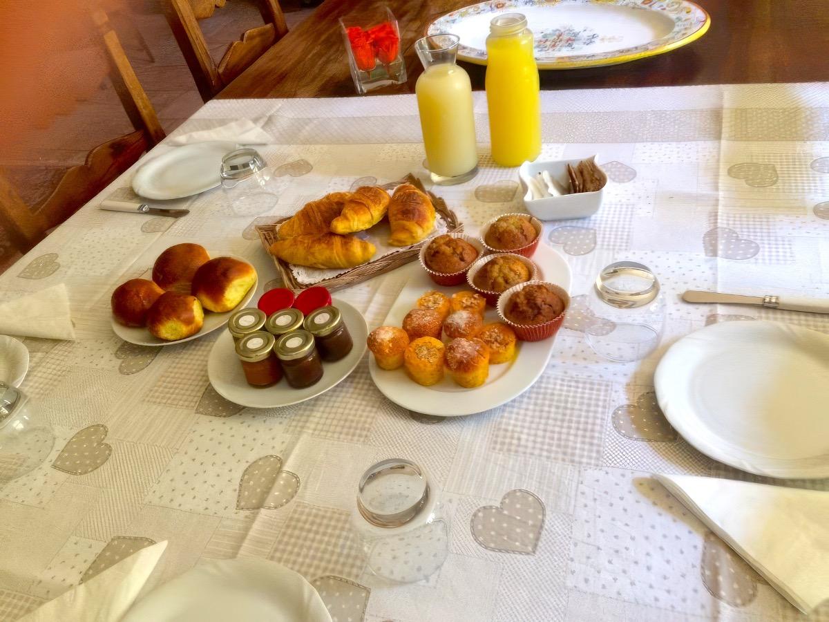 La colazione di B&B CASALE BONDANELLO