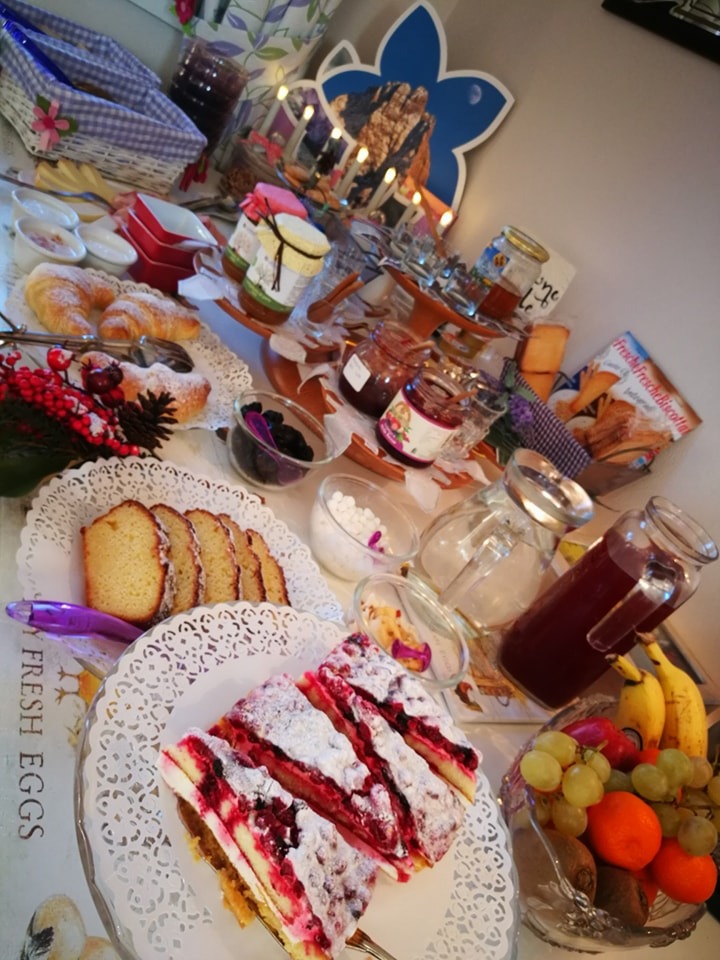 La colazione di BED & BOOK CASA NOVECENTO