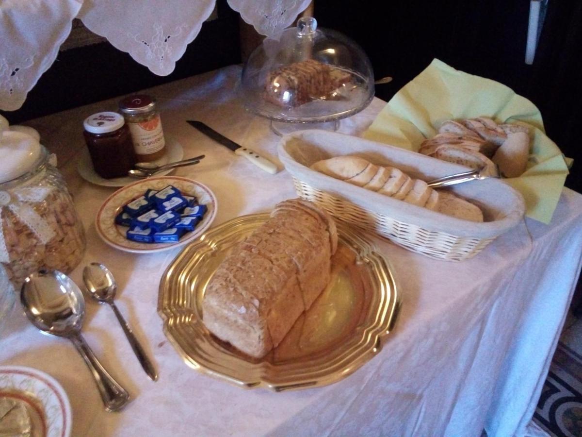 La colazione di B&B ANTICA PIAZZA DEI MIRACOLI