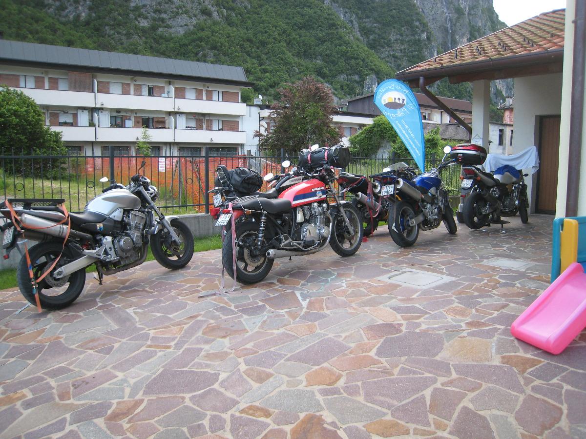 parcheggio moto interno alla proprietà