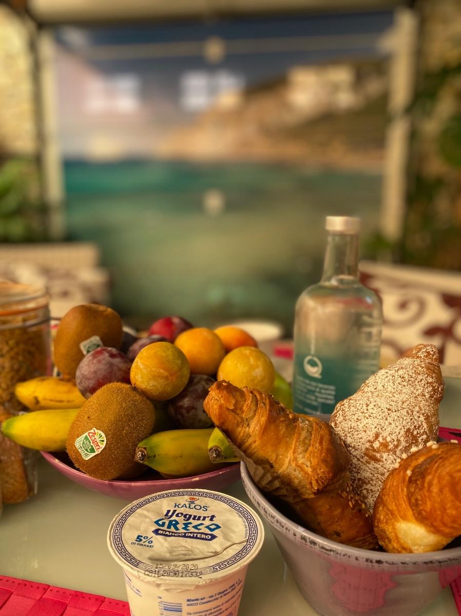 La colazione di DOMUS DE JANAS ROOMS