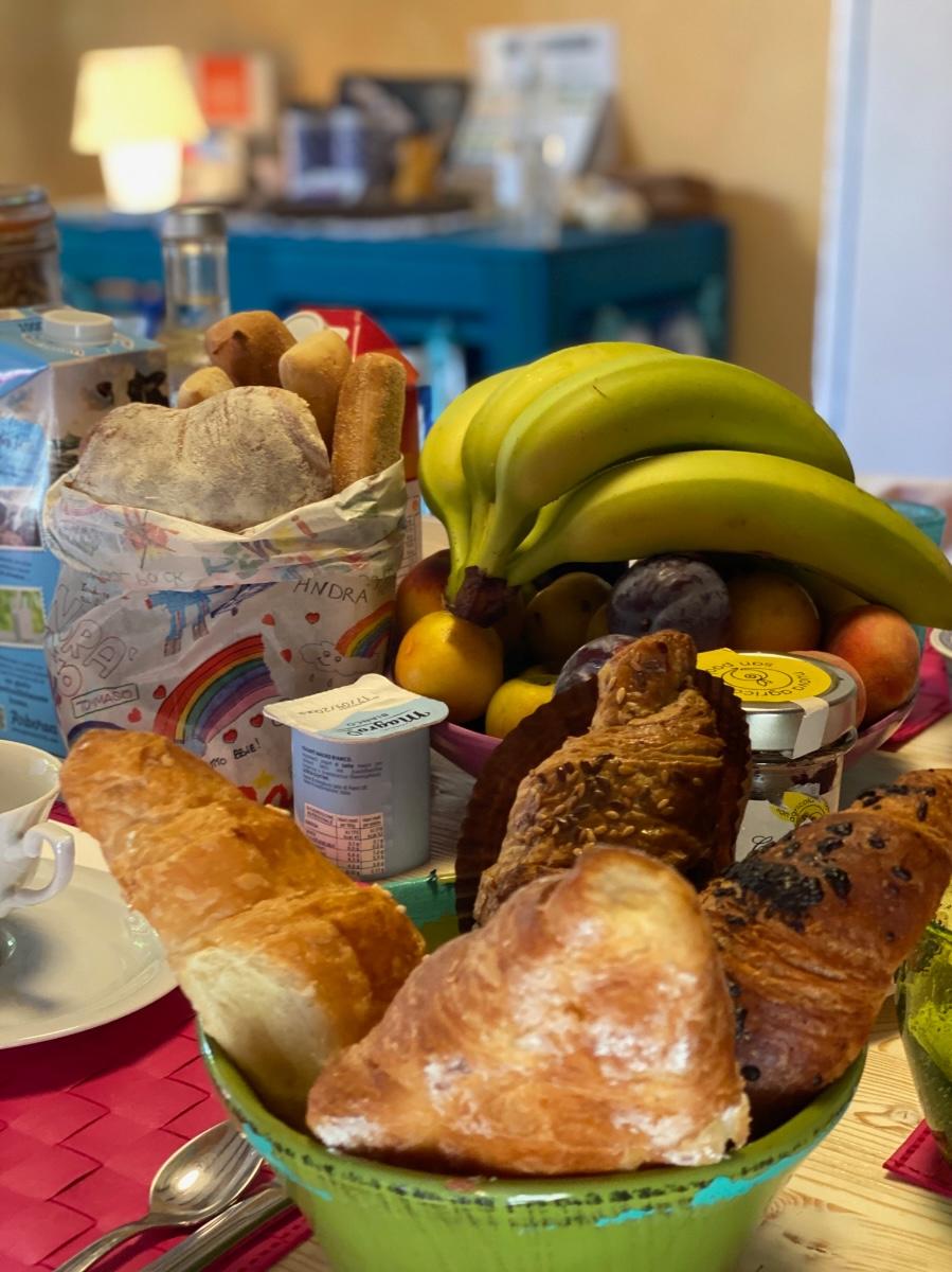 La colazione di DOMUS DE JANAS ROOMS