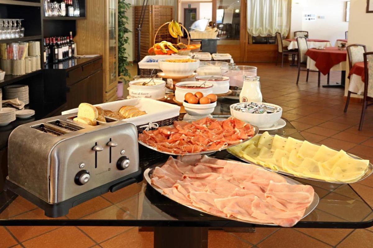 La colazione di HOTEL SANTA CATERINA