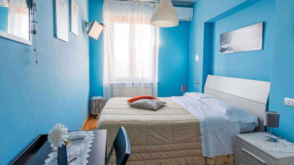 CAMERA MATRIMONIALE AZZURRA