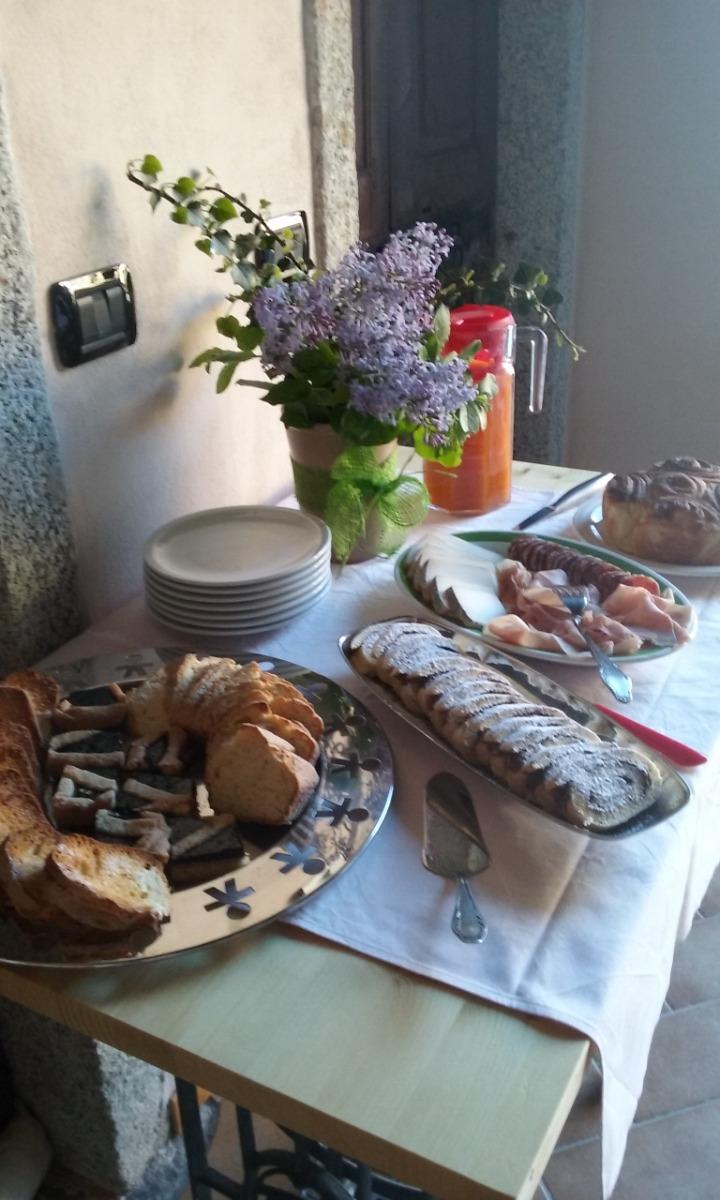 La colazione di B&B MONTE CAMOSINO