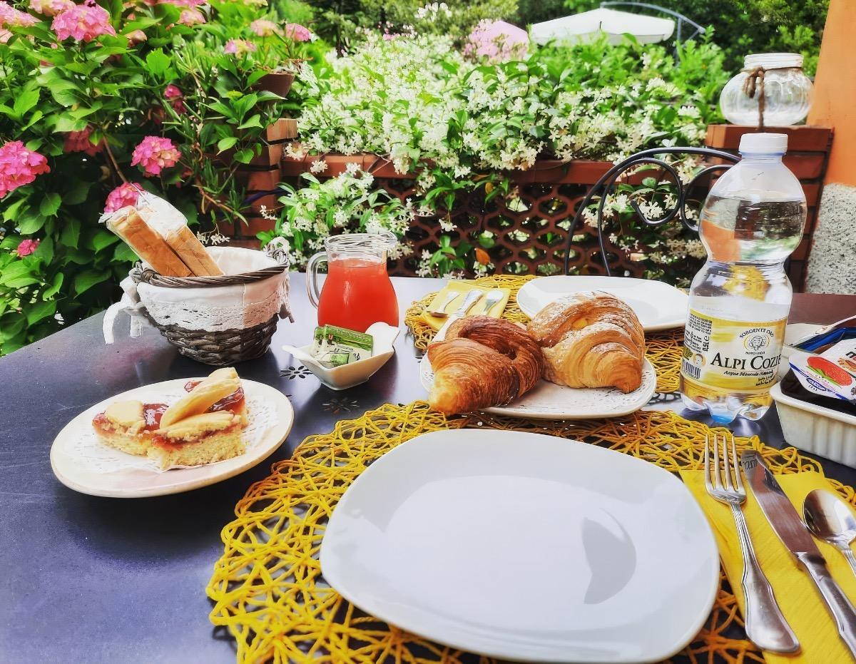 La colazione di B&B AL CHIARO DI LUNA