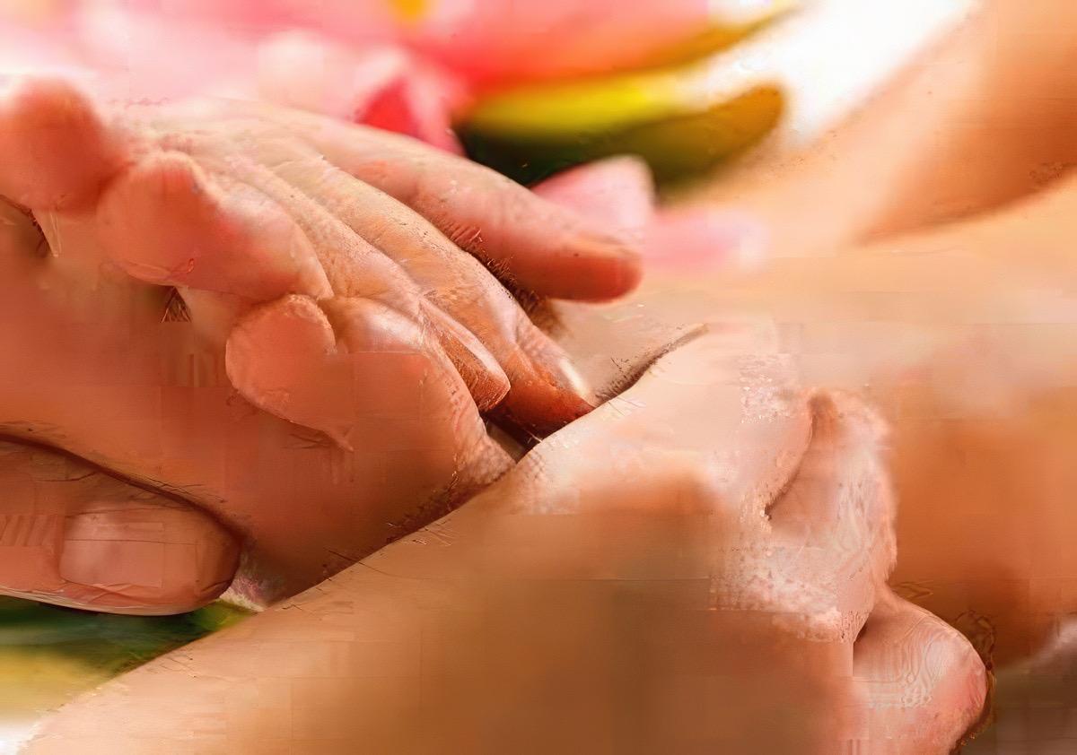 Trattamenti Benessere in struttura - Riflessologia Plantare nella foto